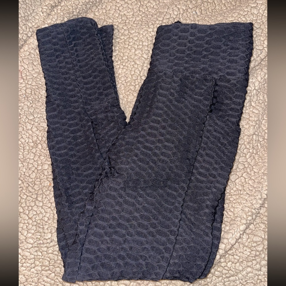 Black TikTok cellulite leggings: size M